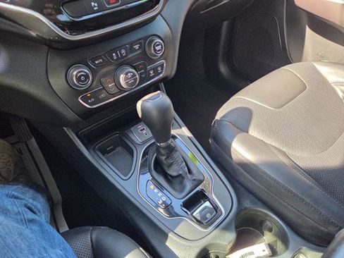 Used 2019 Jeep Cherokee Limited image 21