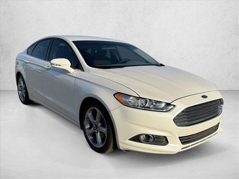 Used 2016 Ford Fusion SE image 3