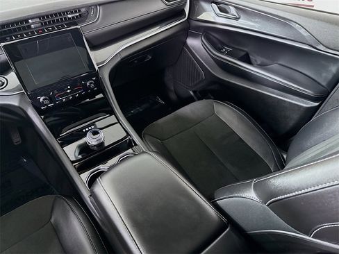 Used 2023 Jeep Grand Cherokee Altitude image 26