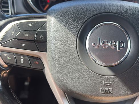 Used 2021 Jeep Grand Cherokee Overland AWD/4WD image 9