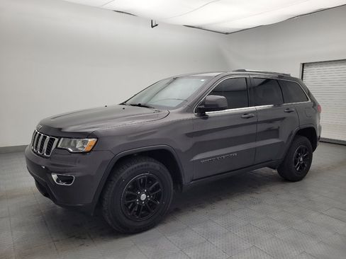 Used 2019 Jeep Grand Cherokee Laredo AWD/4WD image 2
