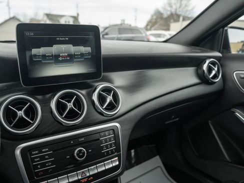 Used 2018 Mercedes-Benz GLA 250 4MATIC image 25