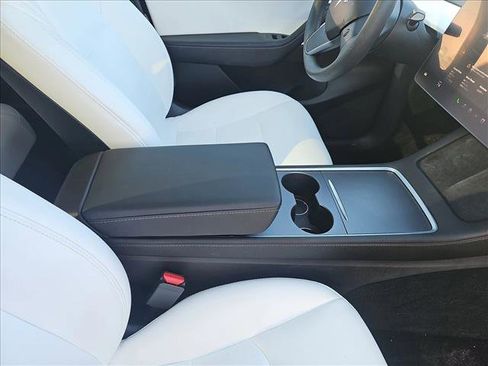 Used 2022 Tesla Model Y Performance image 21