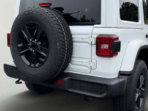 Used 2021 Jeep Wrangler Unlimited Sahara AWD/4WD image 10