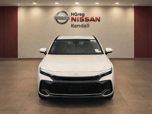 Used 2023 Toyota Crown XLE image 3