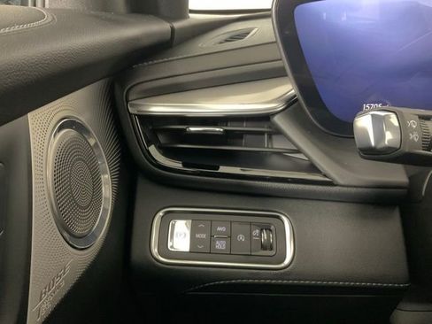 Used 2025 Buick Enclave Avenir w/ Super Cruise Package image 19