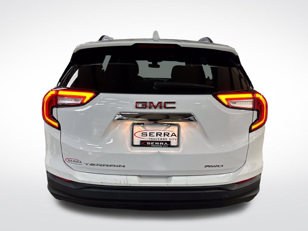 Used 2024 GMC Terrain SLE w/ Driver Convenience Package AWD/4WD image 4
