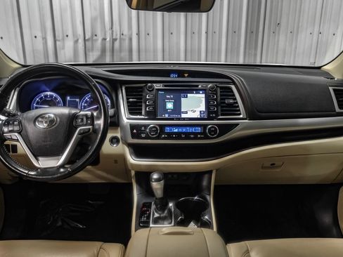 Used 2018 Toyota Highlander XLE FWD image 13