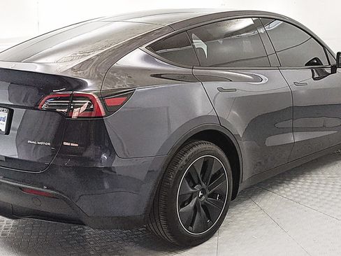 Used 2024 Tesla Model Y Long Range AWD/4WD image 3