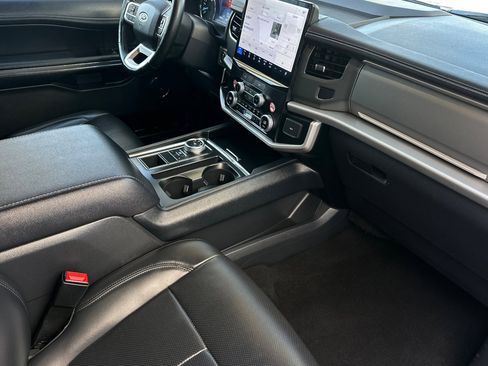 Used 2024 Ford Expedition XLT image 16