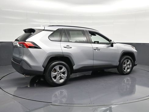 Used 2022 Toyota RAV4 XLE FWD image 3