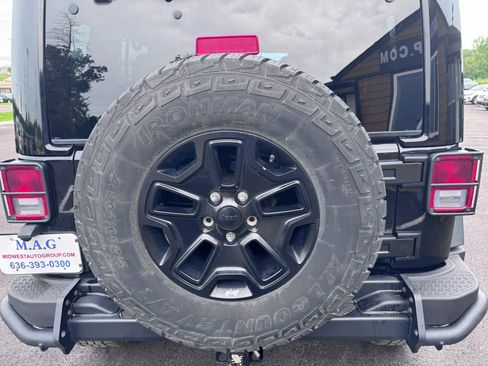 Used 2013 Jeep Wrangler Unlimited Sahara AWD/4WD image 13