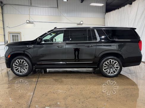 Used 2023 GMC Yukon XL Denali Ultimate AWD/4WD image 22