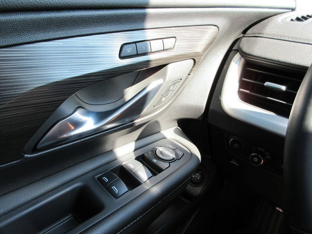 Certified 2024 GMC Terrain SLT w/ Elevation Edition AWD/4WD image 29