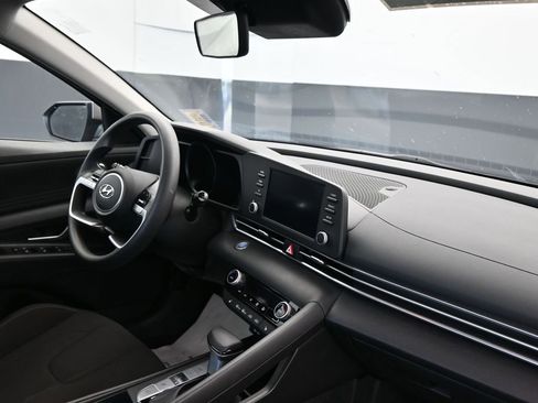 Used 2022 Hyundai Elantra Blue image 12