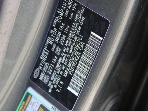 Used 2025 Hyundai Elantra Sport FWD image 43