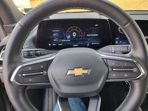 Used 2025 Chevrolet Traverse LT image 17