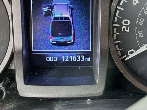 Used 2017 Toyota Tacoma TRD Off-Road image 18