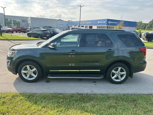 Used 2016 Ford Explorer XLT w/ Equipment Group 202A AWD/4WD image 10