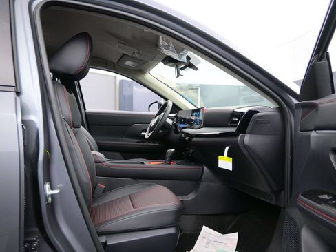 New 2026 Nissan Kicks SR AWD/4WD image 12