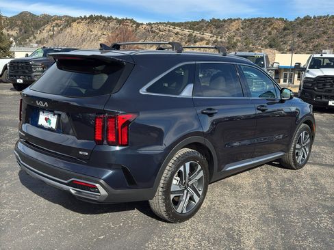 Used 2023 Kia Sorento EX image 7