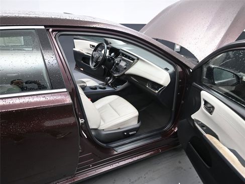 Used 2013 Toyota Avalon XLE Premium image 9