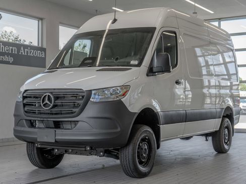 Used 2025 Mercedes-Benz Sprinter 2500 image 25
