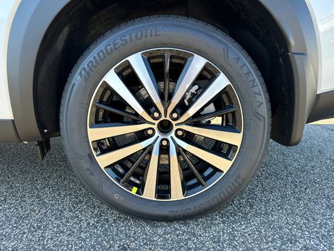 New 2025 Nissan Pathfinder Platinum image 21