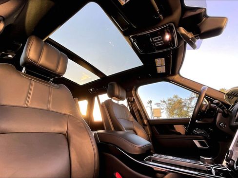Used 2021 Land Rover Range Rover Base image 21