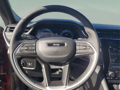 Certified 2025 Jeep Grand Cherokee Altitude image 21