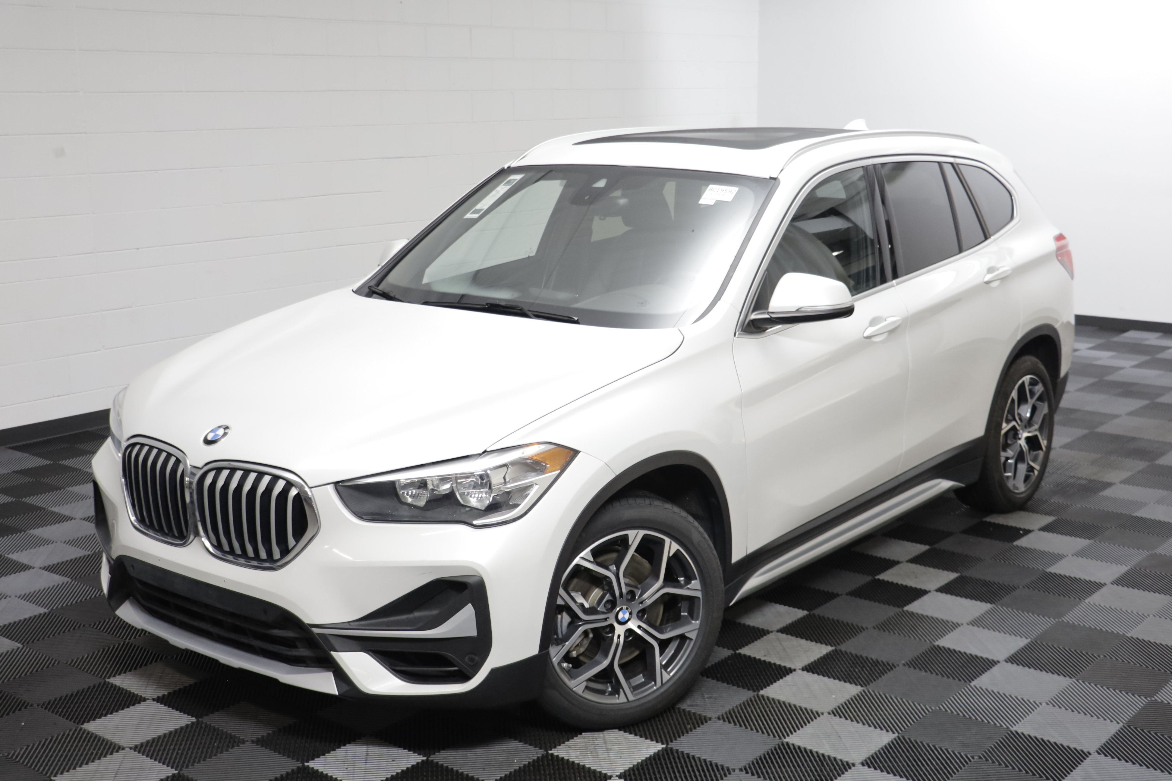 Used 2022 BMW X1 xDrive28i w/ Convenience Package AWD/4WD image 2