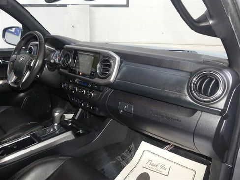 Used 2019 Toyota Tacoma Limited AWD/4WD image 23