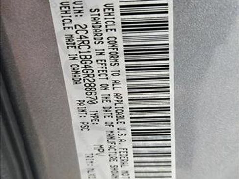 Used 2016 Chrysler Town & Country Touring image 21