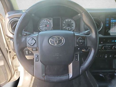 Used 2018 Toyota Tacoma TRD Sport AWD/4WD image 13