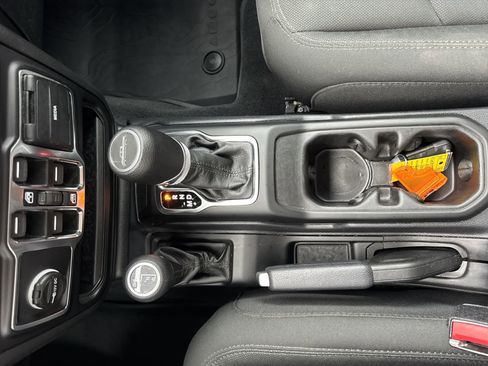 Used 2021 Jeep Gladiator Sport image 19