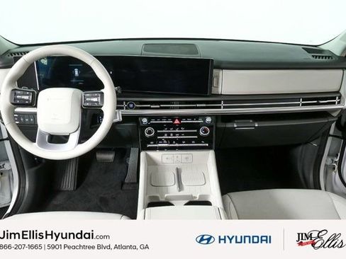 Used 2025 Hyundai Santa Fe SE image 17