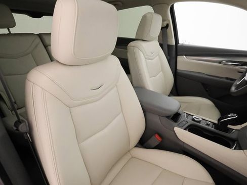 Used 2021 Cadillac XT5 Premium Luxury image 24