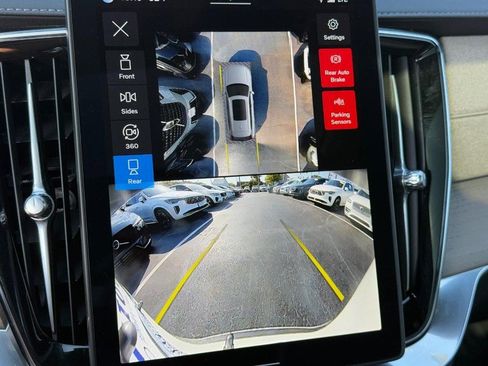 Certified 2025 Volvo XC90 B6 Plus image 21