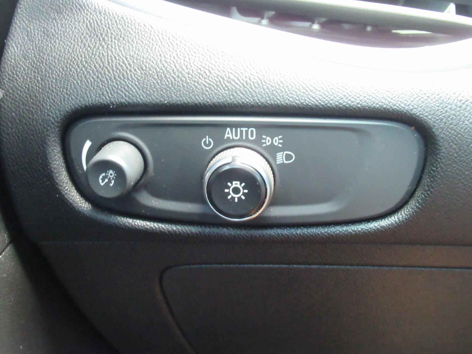 Used 2021 Chevrolet Malibu LS FWD image 23