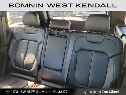 Used 2025 Jeep Grand Cherokee Limited w/ Black Appearance Package image 8