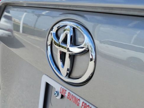 Used 2021 Toyota RAV4 XLE FWD image 6