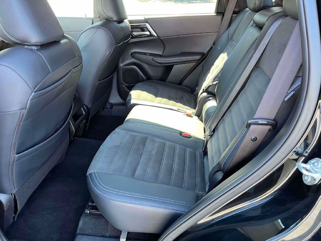 Used 2024 Mitsubishi Outlander SE AWD/4WD image 16
