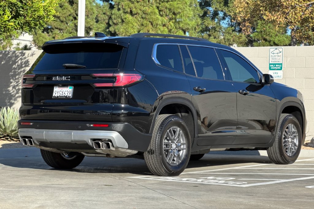 Used 2025 GMC Acadia Elevation FWD image 9