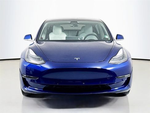 Used 2019 Tesla Model 3 Standard Range image 2