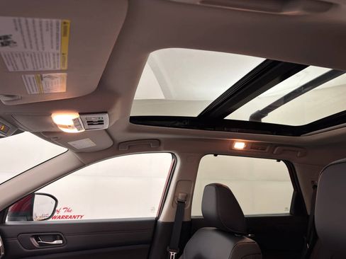 Used 2025 Nissan Pathfinder Platinum w/ Cargo Package image 15