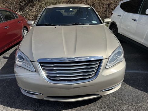 Used 2014 Chrysler 200 LX image 2