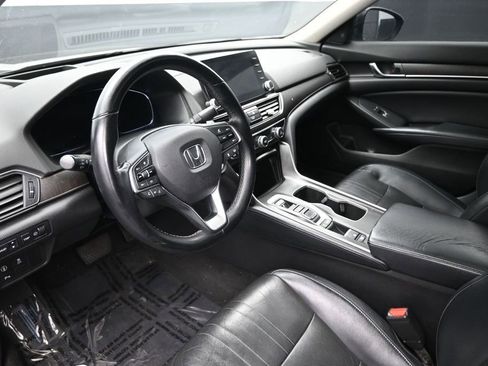 Used 2018 Honda Accord Touring image 16