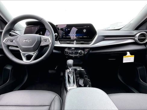 New 2026 Chevrolet Trax ACTIV w/ Sunroof Package FWD image 11