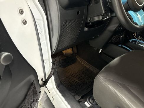Used 2017 Jeep Wrangler Unlimited Sport AWD/4WD image 10