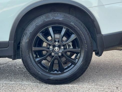 Used 2017 Nissan Rogue SV image 57